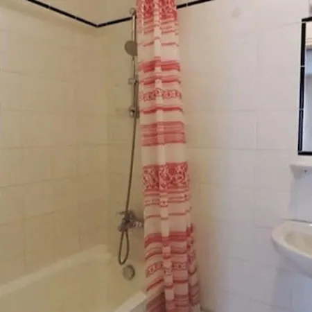 Grand Voltaire 2* باريس